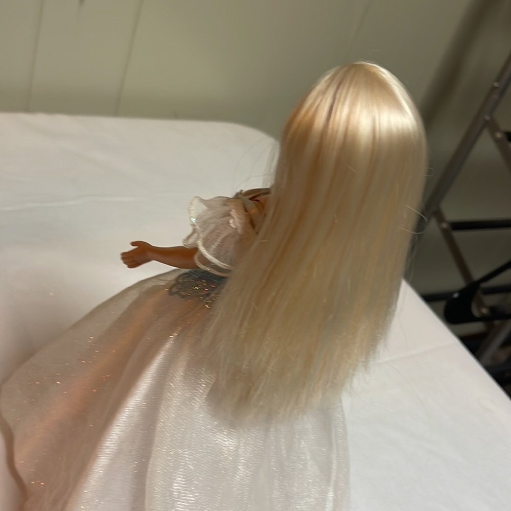 Vintage Cinderella Barbie - Picture 4 of 6